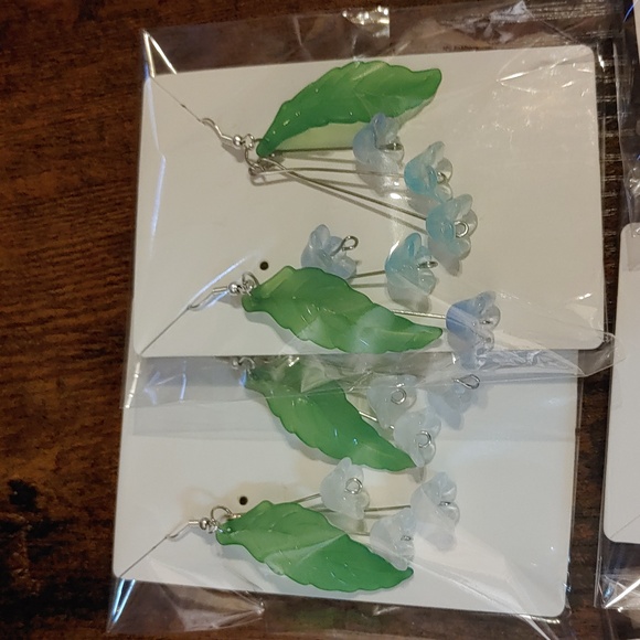 👑h𝕒𝕟𝕕𝕞𝕒𝕕𝕖 𝕚𝕥𝕖𝕞 earrings/barrette SHIPPING👑 - Picture 2 of 6